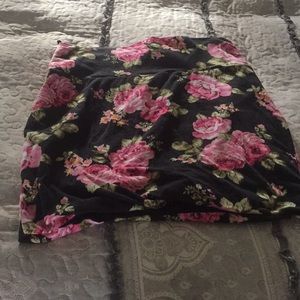 Short pink and black rose floral skirt
